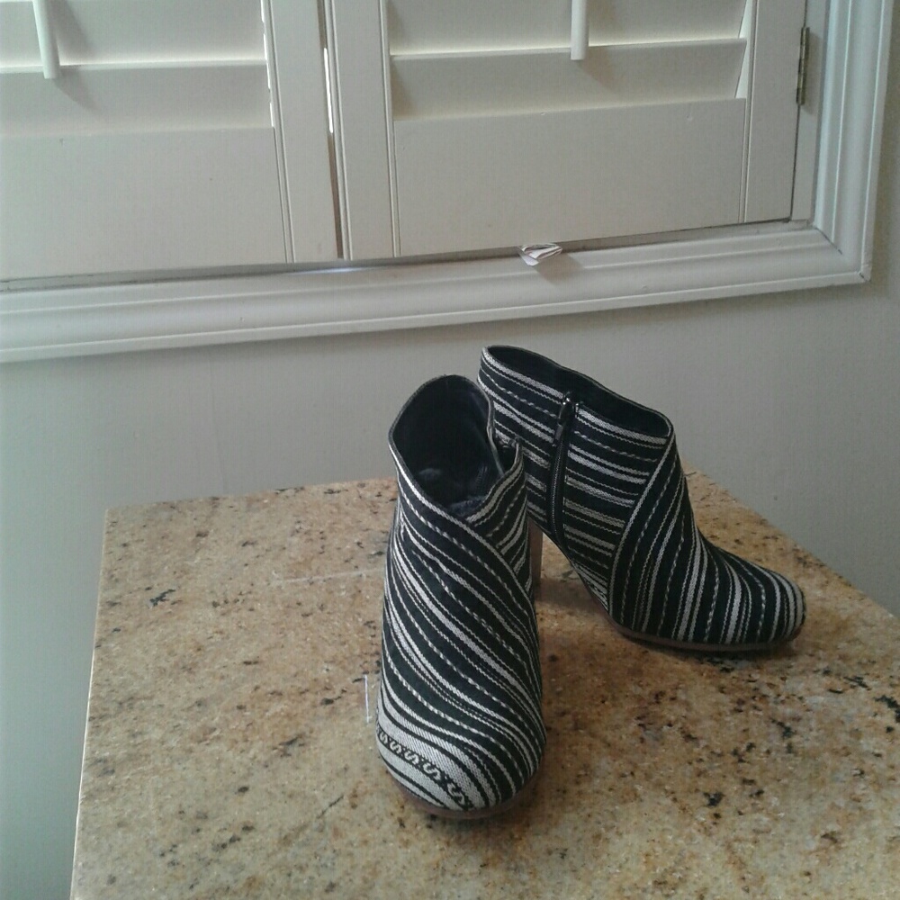 Woman's Shoes/Booties